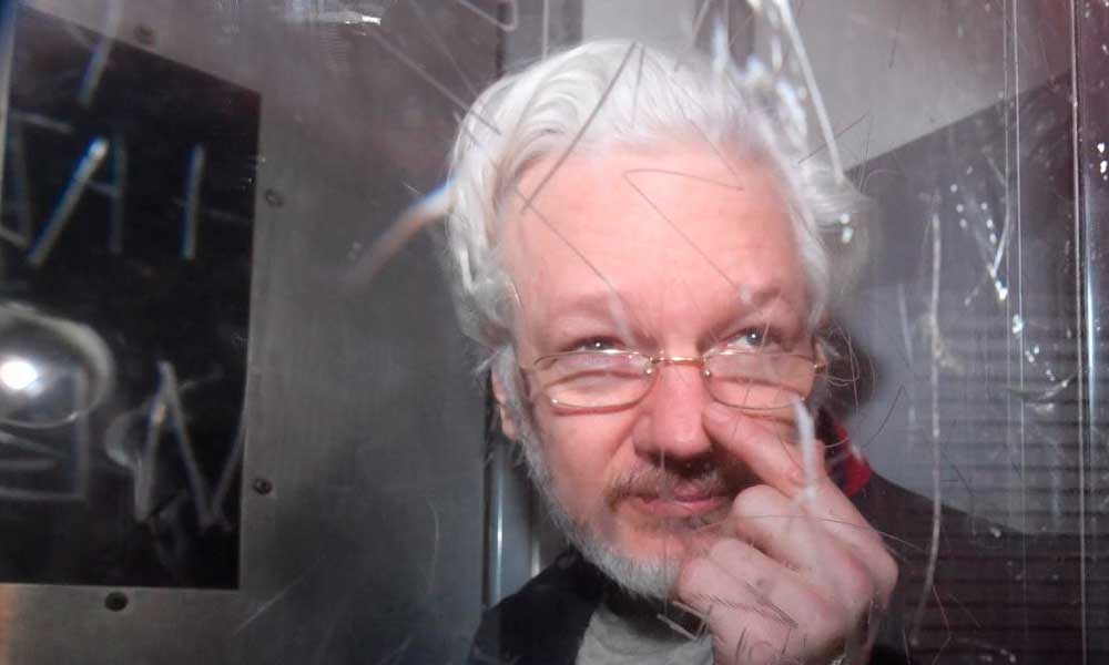 Julian Assange seguirá en prisión mientras se resuelve su litigio con Estados Unidos