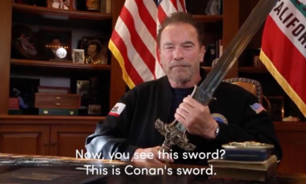 Arnold Schwarzenegger manda un mensaje a Trump empuñando la espada de Conan