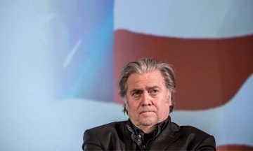 Trump indulta a su exestratega ultraderechista Steven Bannon