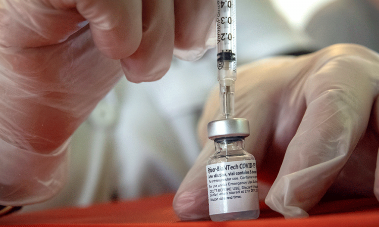 Miles de citas para la vacuna se cancelan ante la escasez de dosis en EU
