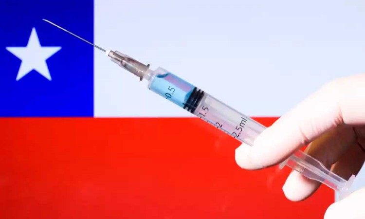Chile ha vacunado al 50 por ciento de su población con la primera dosis, pero los casos siguen al alza