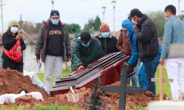 Bolivia entra al tercer pico de contagios por relajación de la población 