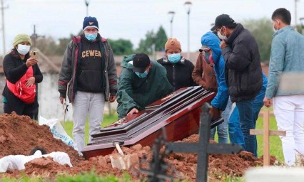 Bolivia entra al tercer pico de contagios por relajación de la población 