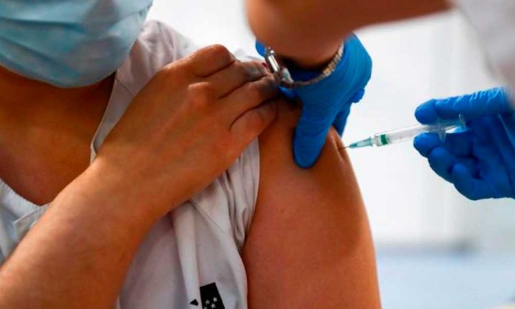 Pfizer asegura que su vacuna es más eficaz en adolescentes entre 12 y 15 años