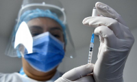 Francia alcanza los 20 millones de vacunados con al menos una dosis