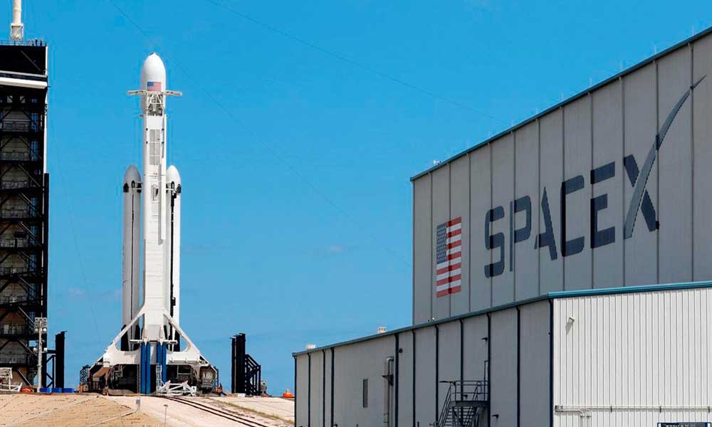 SpaceX lanza cohete reciclable Falcon 9 con 52 satélites para su red de internet Starlink