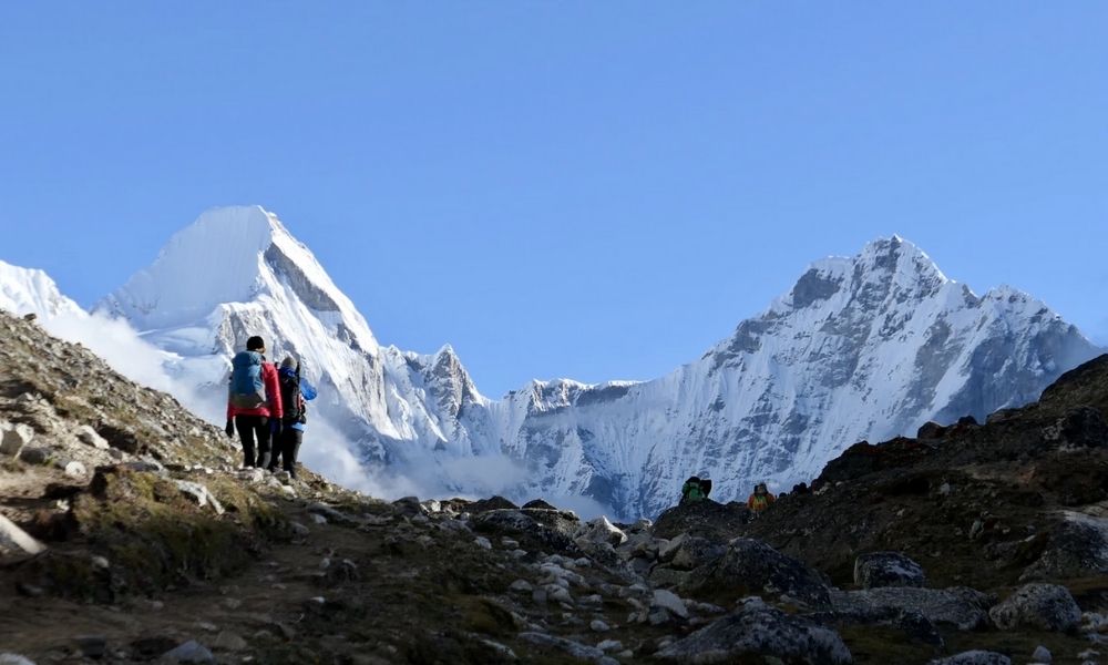 Expedición internacional abandona el Everest por el aumento de coronavirus en el campamento