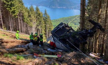 Caída de cabina de teleférico en Italia deja al menos 14 muertos 