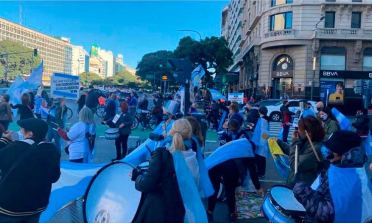“Nos condenan a la inanición” En Argentina protestan contra el endurecimiento de restricciones sanitarias