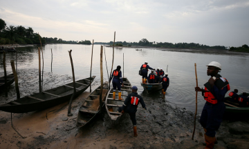 Suben a 76 los cadáveres recuperados tras el naufragio de un barco en Nigeria