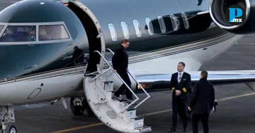 La primera ministra de Dinamarca, Mette Fredricksen, llegando a Groenlandia