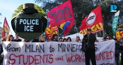Decenas de j&oacute;venes se congregaron en la plaza Leonardo da Vinci de Mil&aacute;n para manifestarse