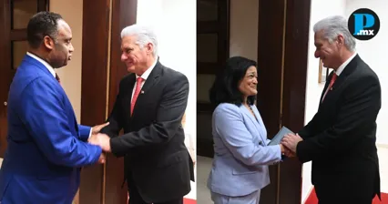 Los congresistas Jonathan Jackson y Pramila Jayapal saludando al presidente cubano D&iacute;az-Canel