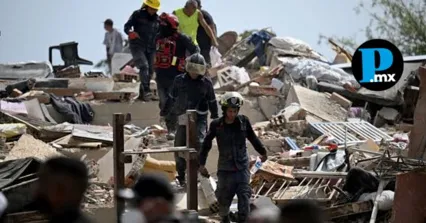 Civiles y rescatistas concentran esfuerzos a contrarreloj en la remoci&oacute;n de fragmentos de concreto en busca de sobrevivientes en zonas habitacionales de la capital.