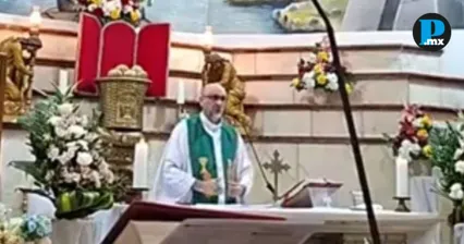 Sacerdote muere al caerle un crucifijo gigante durante misa en Ecuador