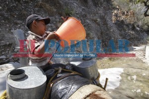 Pagan campesinos 266 pesos por hora de agua