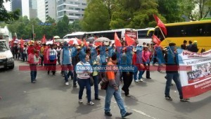 Cinco mil poblanos van a marcha de 50 mil a Los Pinos