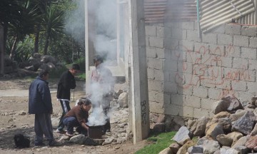 Familias de Acatlán viven hacinadas y sin hogar digno