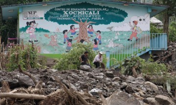 Chicahuaxtla vive la difícil tarea de sobrevivir a Earl
