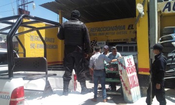 Retiran puestos a la orilla del nuevo puente en Tecamachalco