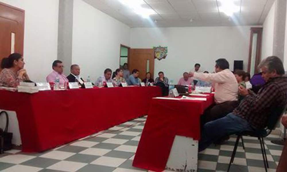 Critican reticencia a bajar sueldos de Cabildo en Texmelucan