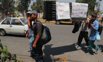 Organiza migrante poblano carrera contra muro de Trump