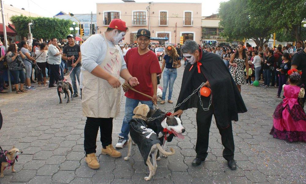 Celebran Día de Muertos en Izúcar con desfile del Mictlán