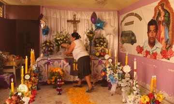 Honran a sus muertos con ofrendas en San Gabriel Chilac