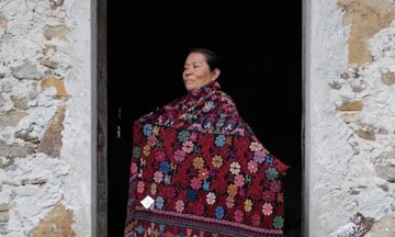 Brilla Hueyapan por sus coloridas artesanías