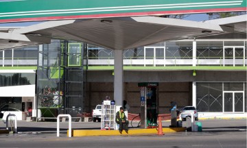 Especulan gasolineras y taxistas aumentan el pasaje