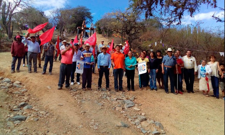 Inicia Antorcha pavimentación en San Pablo Anicano