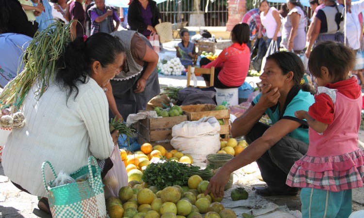 Defienden a jefe  de mercados de Tehuacán