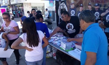 Entregan silbatos de protección a mujeres de Izúcar