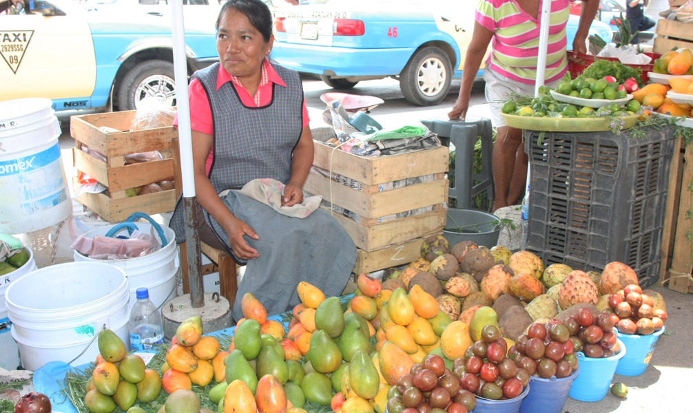 Duplica gasolinazo costo de frutas y verduras en Acatlán