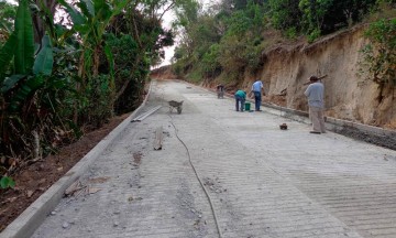 Etiquetan 800 mp para labores en Ayotoxco de Guerrero