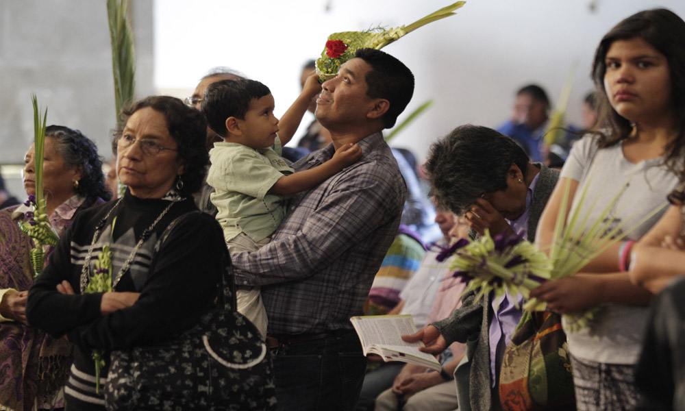 Celebran más de 10 mil feligreses Domingo de Ramos en Izúcar