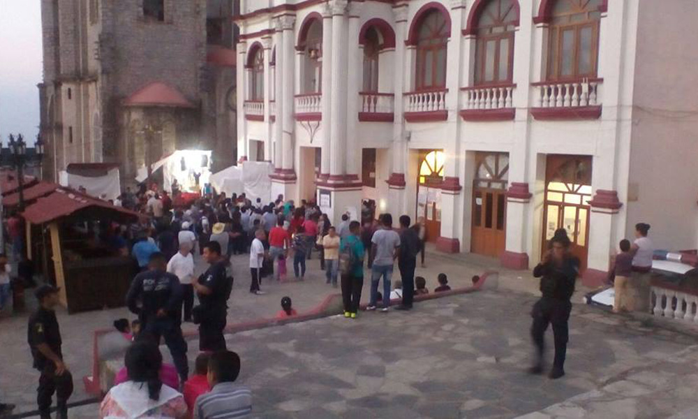 Piden con marcha del silencio renuncia de edil de Cuetzalan