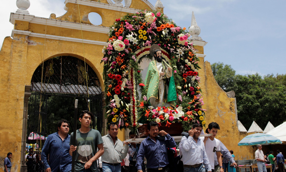 Floricultores encomiendan cosecha