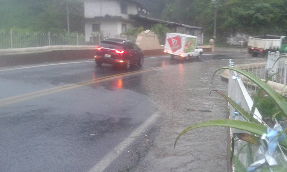 Locatarios del Techumbre resultan afectados por las lluvias