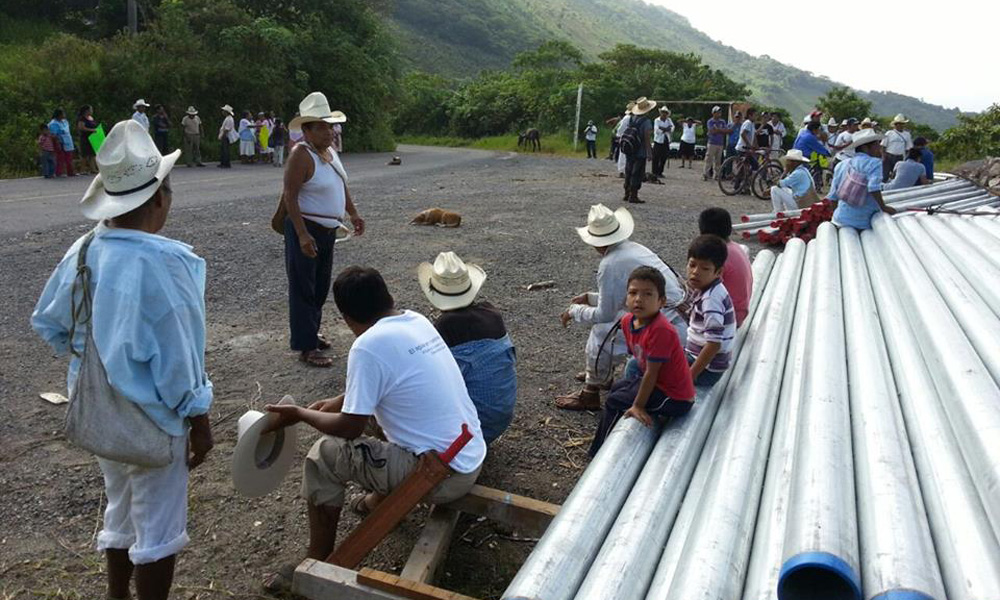 Cierran indígenas presidencia en Olintla