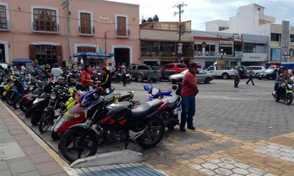 Piden en Izúcar moches a motociclistas