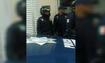 Se&ntilde;alan a polic&iacute;as por actos intimidatorios