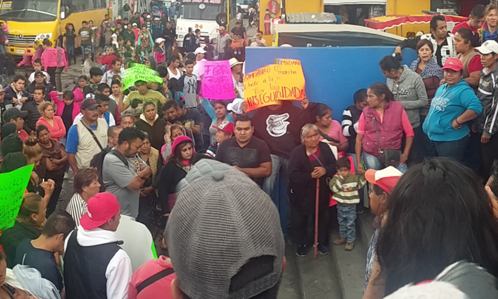 Marchan comerciantes en San Martín Texmelucan