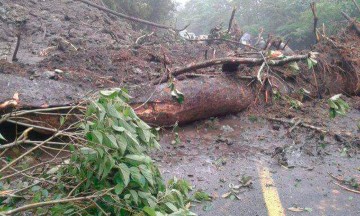 Se genera talud por Katia; bloquea carretera en Sierra Norte