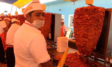 Reparte San Nicolás toneladas de carne al pastor