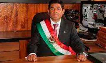 Circula en redes foto de alcalde con Banda Presidencial