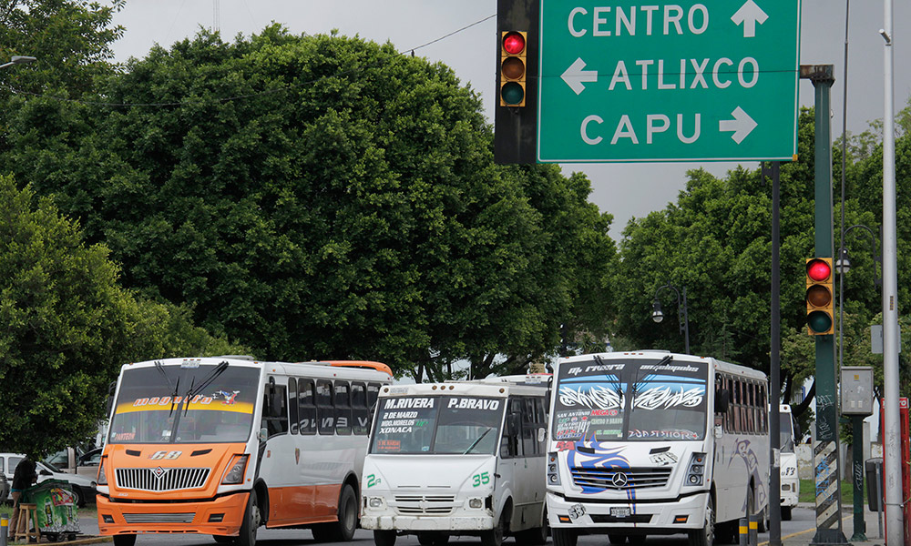 Piden regular transporte público en Centro Histórico de Puebla 