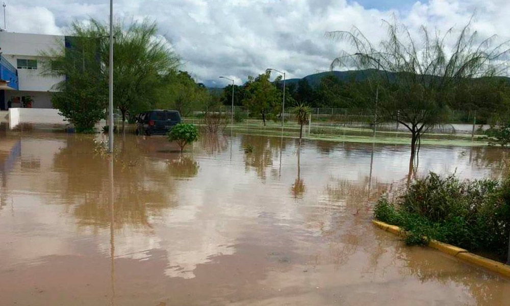 Exigen frenar descarga de aguas negras en río