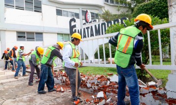 Albañiles hacen su agosto con daños por sismo