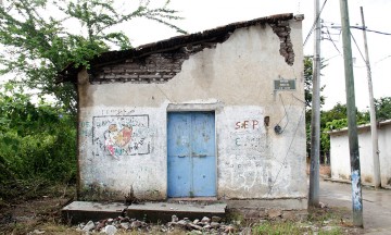 Se rehúsan a abandonar casas dañadas